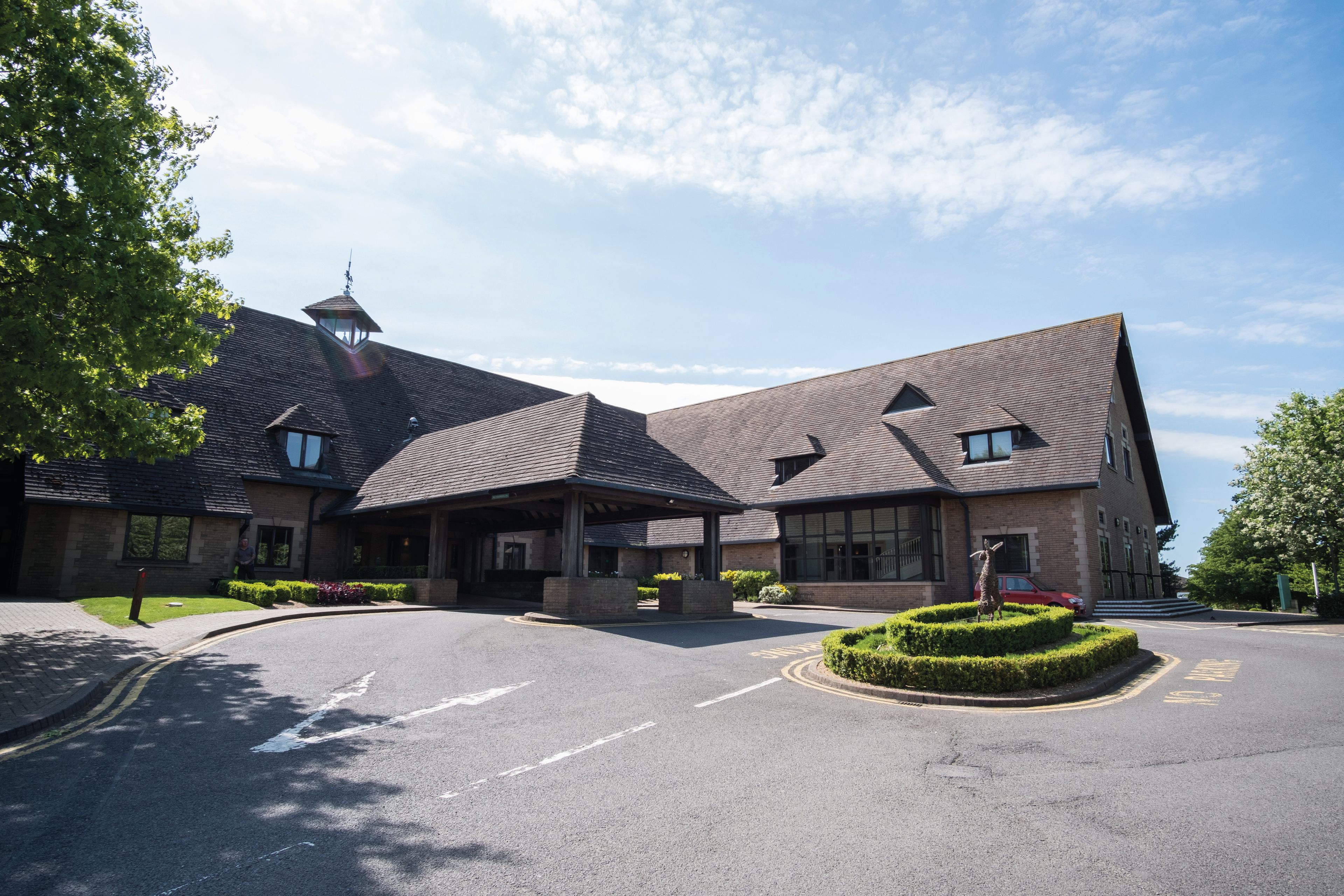exterior of kettering park hotel