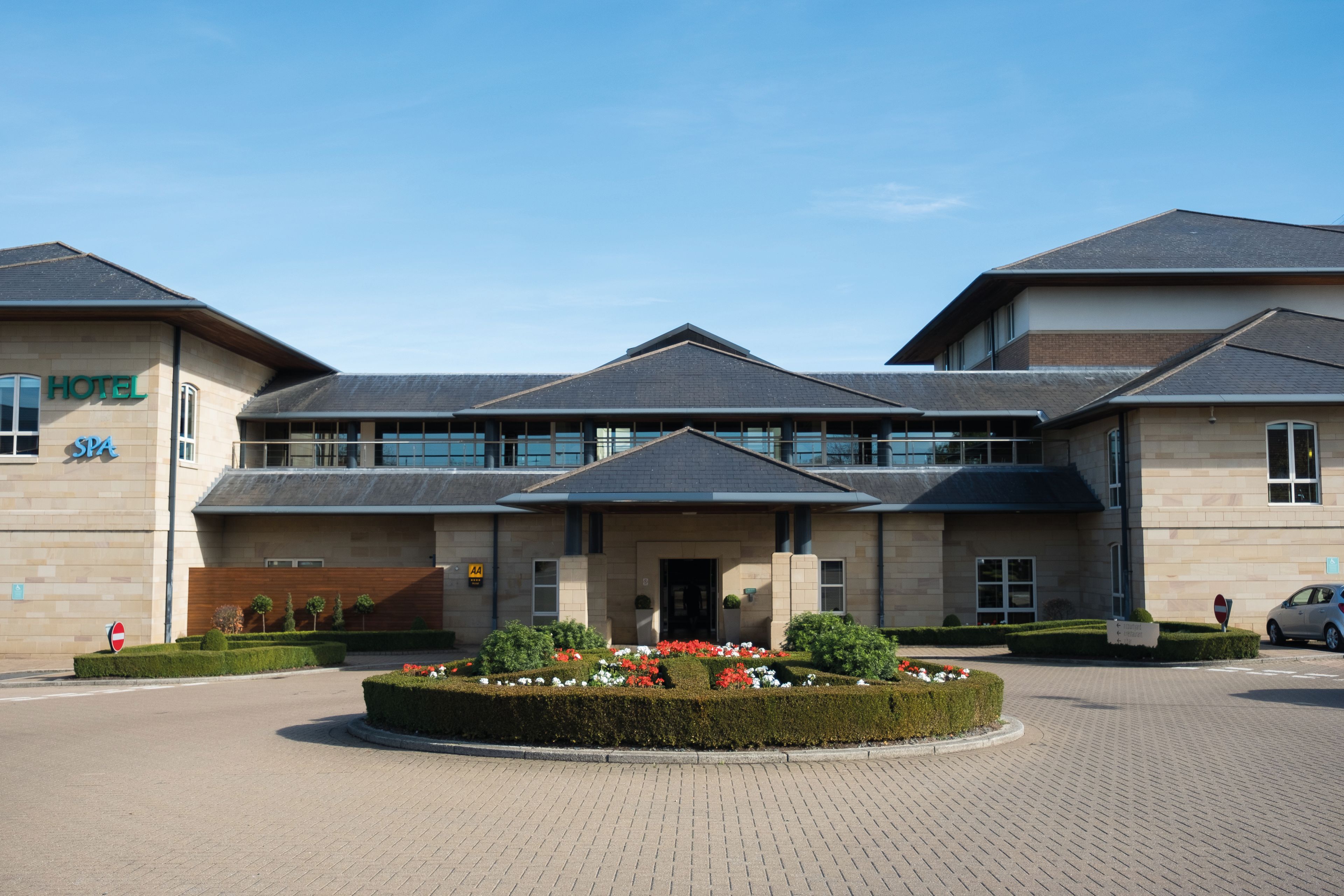 exterior of thorpe park hotel